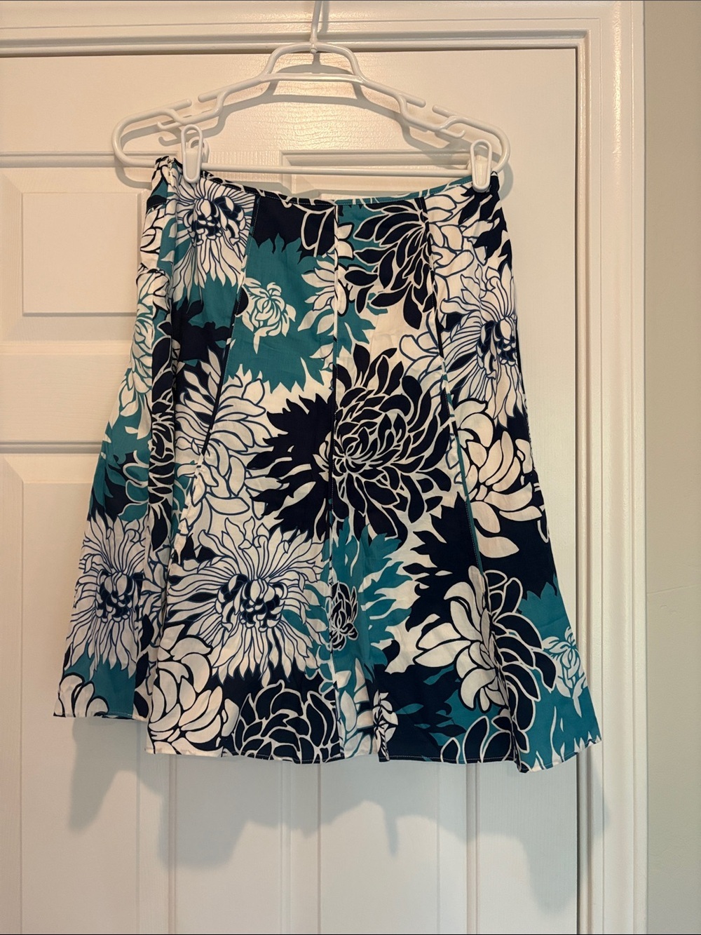 Ann Taylor Teal, Navy & White Floral A-Line Skirt